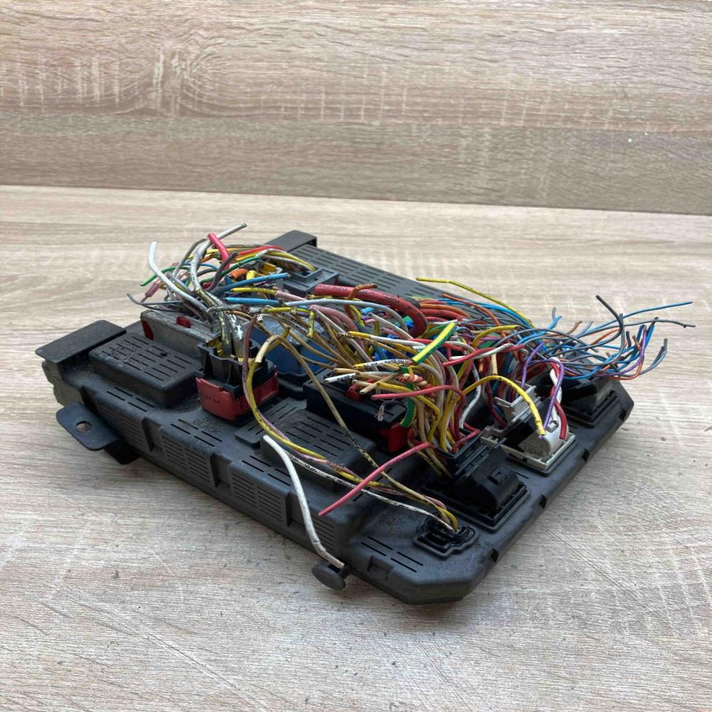 9645585480   Fuse module Peugeot 607