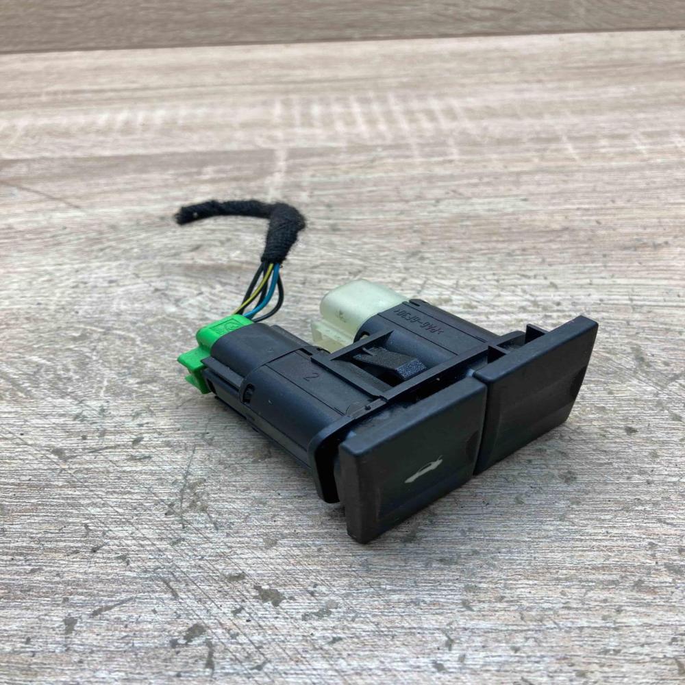 1S7T 19B514 AA   Tailgate opening switch Ford Mondeo Mk III
