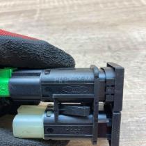 1S7T 19B514 AA   Tailgate opening switch Ford Mondeo Mk III