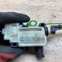 6985880   Fuel tank cap lock BMW 3 E90 E91