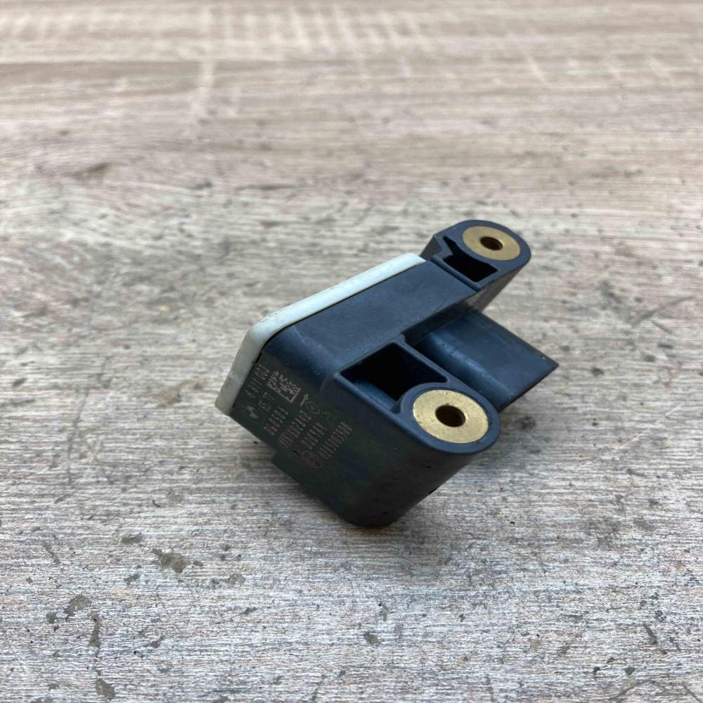 6911003 0285003900  Airbag deployment crash/impact sensor BMW 3 E90 E91