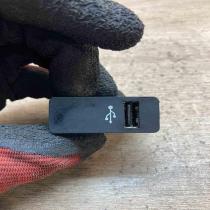 6820397   USB socket connector BMW X1 F48 F49