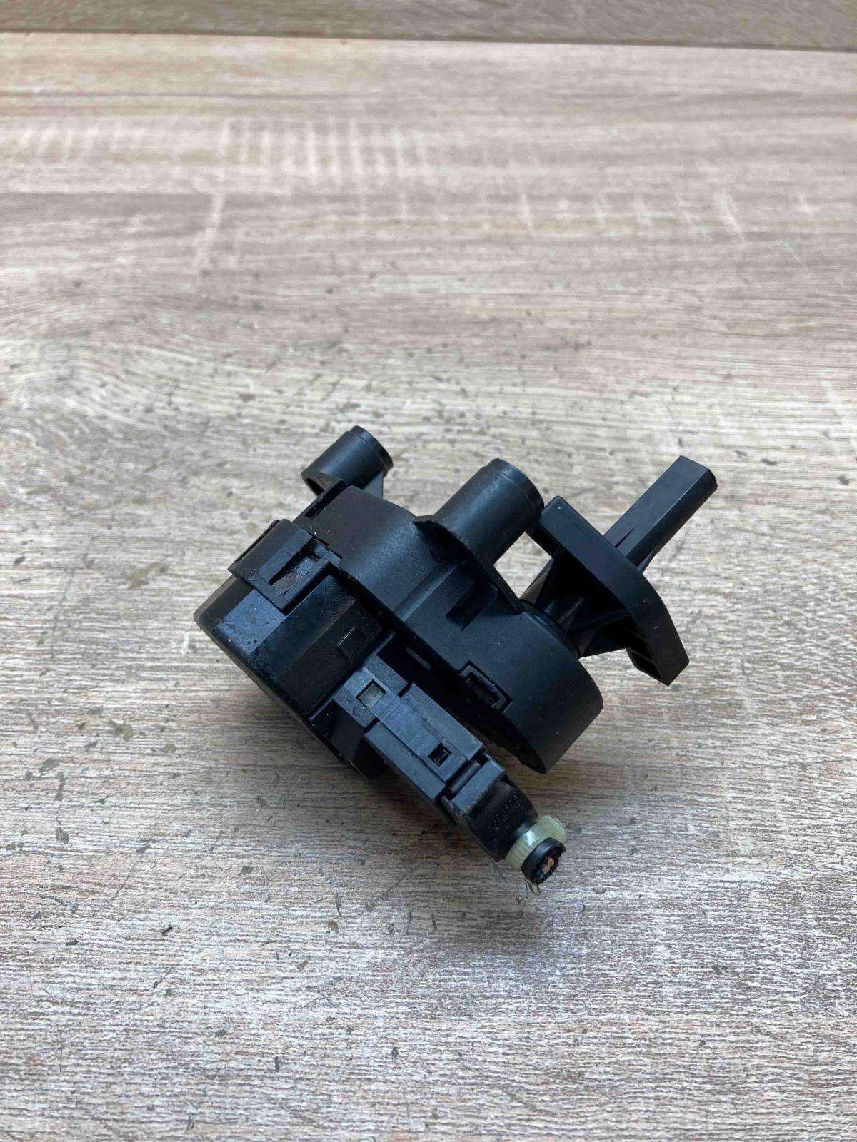 7M3907511 YM2H 19E616 SA  Air flap motor/actuator Volkswagen Sharan