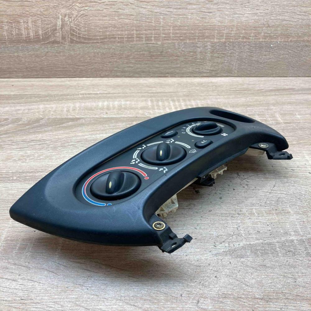651947U 100886  Climate control unit Renault Scenic I