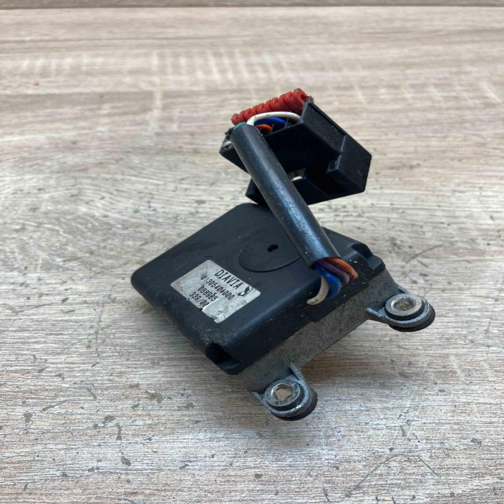 01305404000 068985  Air flap motor/actuator Audi A4 S4 B5 8D