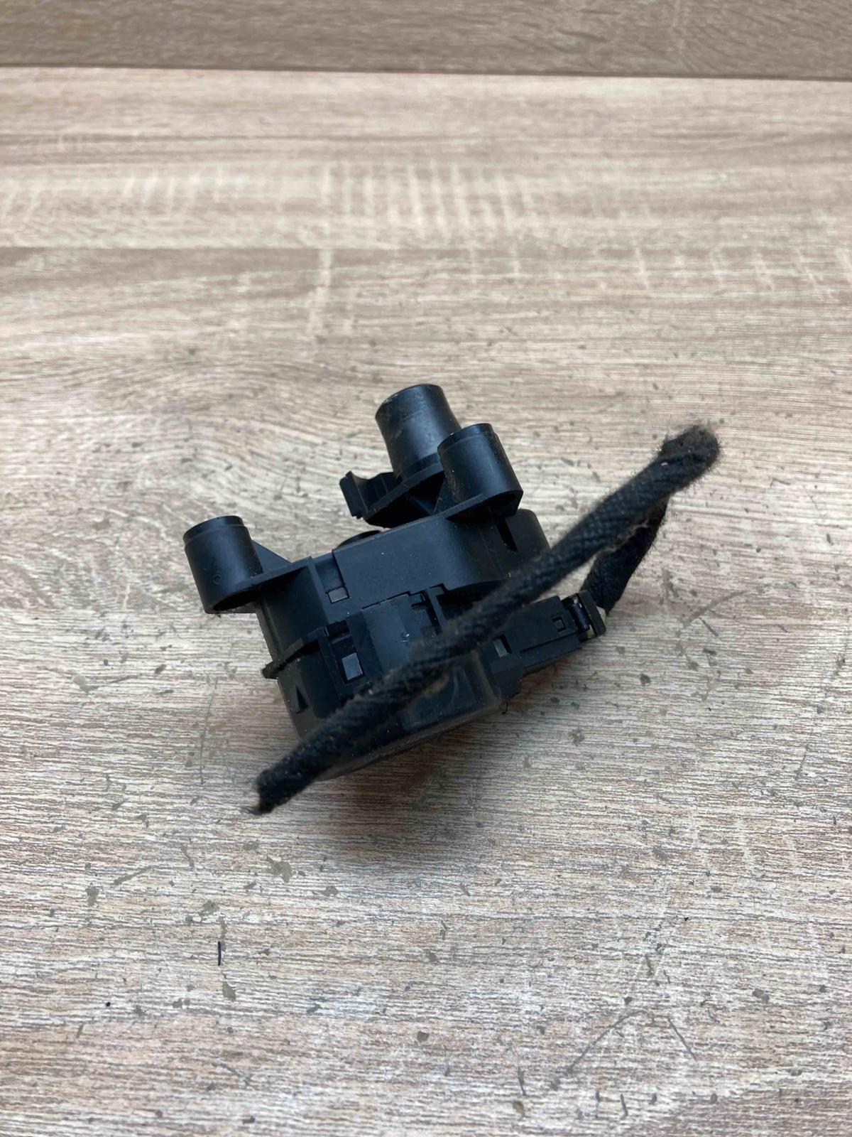 7M3907511D YM2H 19E616 CA  Air flap motor/actuator Volkswagen Sharan