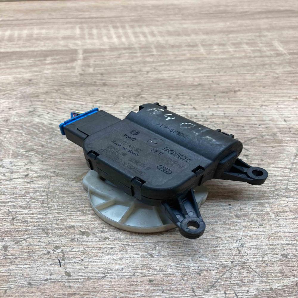 8E1820511C 0132801302  Air flap motor/actuator Audi A4 S4 B6 8E 8H