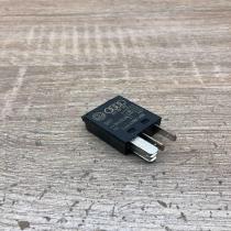 8Z0951253 SN7  Other relay Volkswagen PASSAT B5