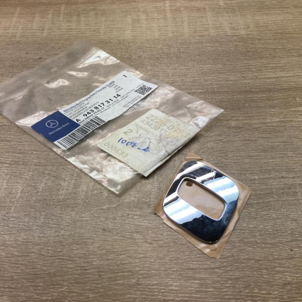 A9438173114   Manufacturer badge logo/emblem Mercedes-Benz Actros