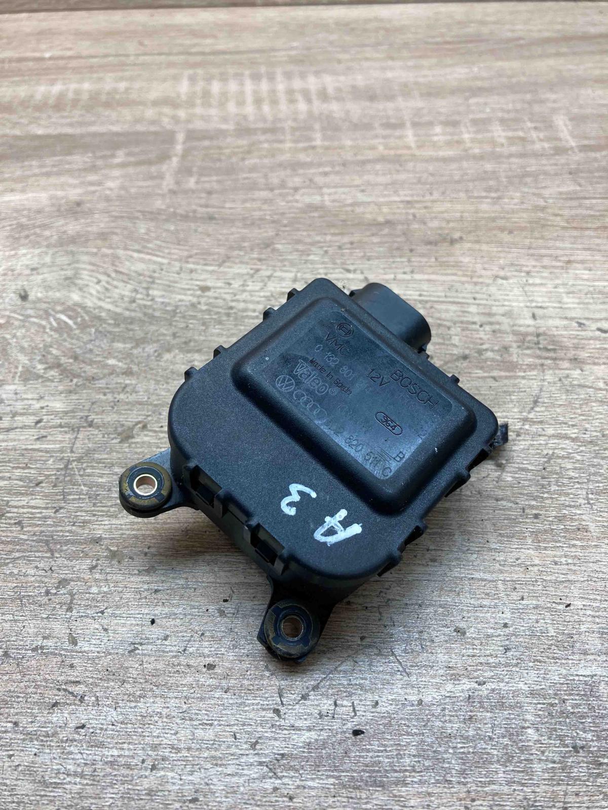 8D2820511C 0132801214  Air flap motor/actuator Volkswagen Golf IV