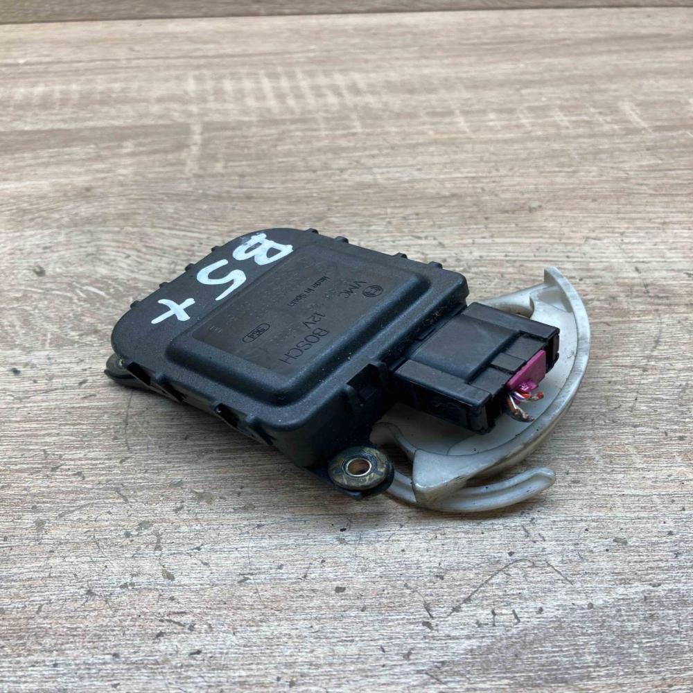 8D1820511E 0132801148 With Plug Air flap motor/actuator Volkswagen PASSAT B5