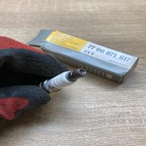 7700871617   Spark plug Renault Megane II