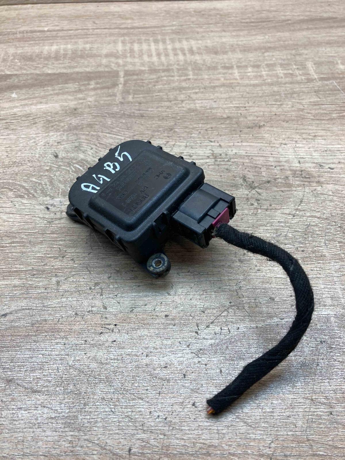 8D1820511B 0132801149 With Plug Air flap motor/actuator Volkswagen PASSAT B5