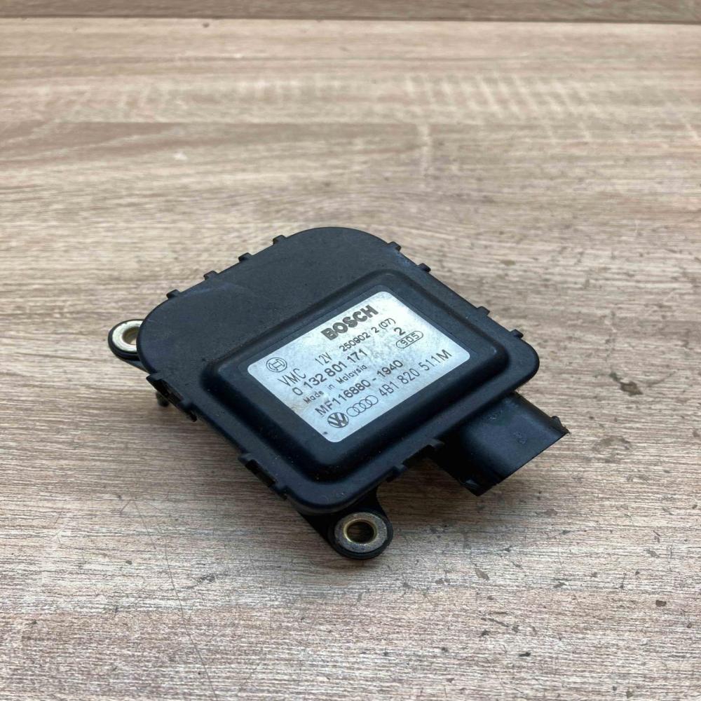 4B1820511M 0132801171  Air flap motor/actuator Audi A6 S6 C5 4B