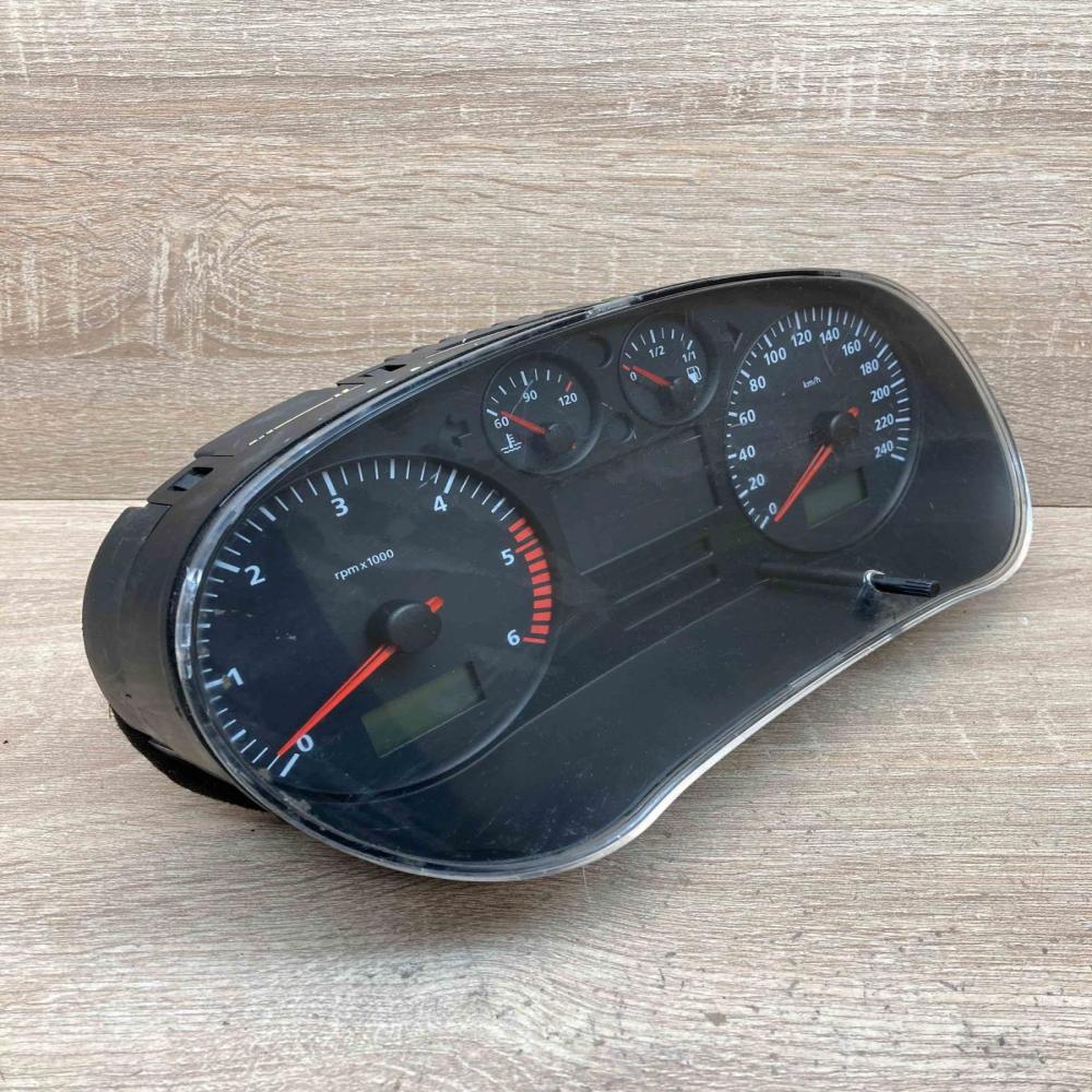 W01M0920822D 110 080 153 005 Speedometer (instrument cluster) Seat Toledo II (1M