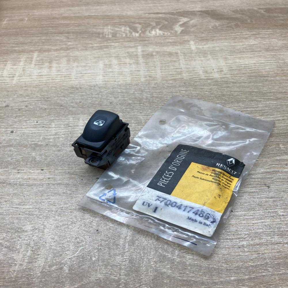 7700417486   Electric window control switch Renault Laguna I