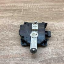 063800 0240   Air flap motor/actuator Toyota Prius (XW20)