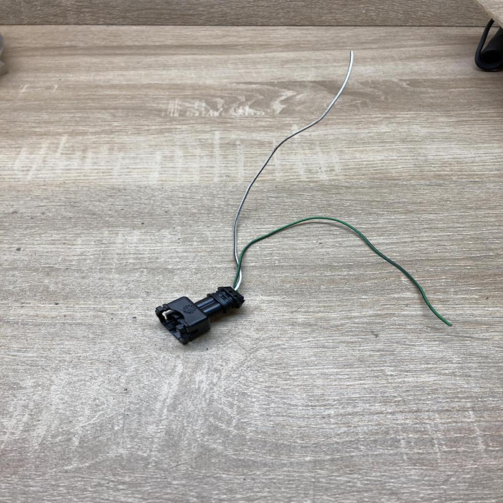 A047   Plug wire Peugeot 104