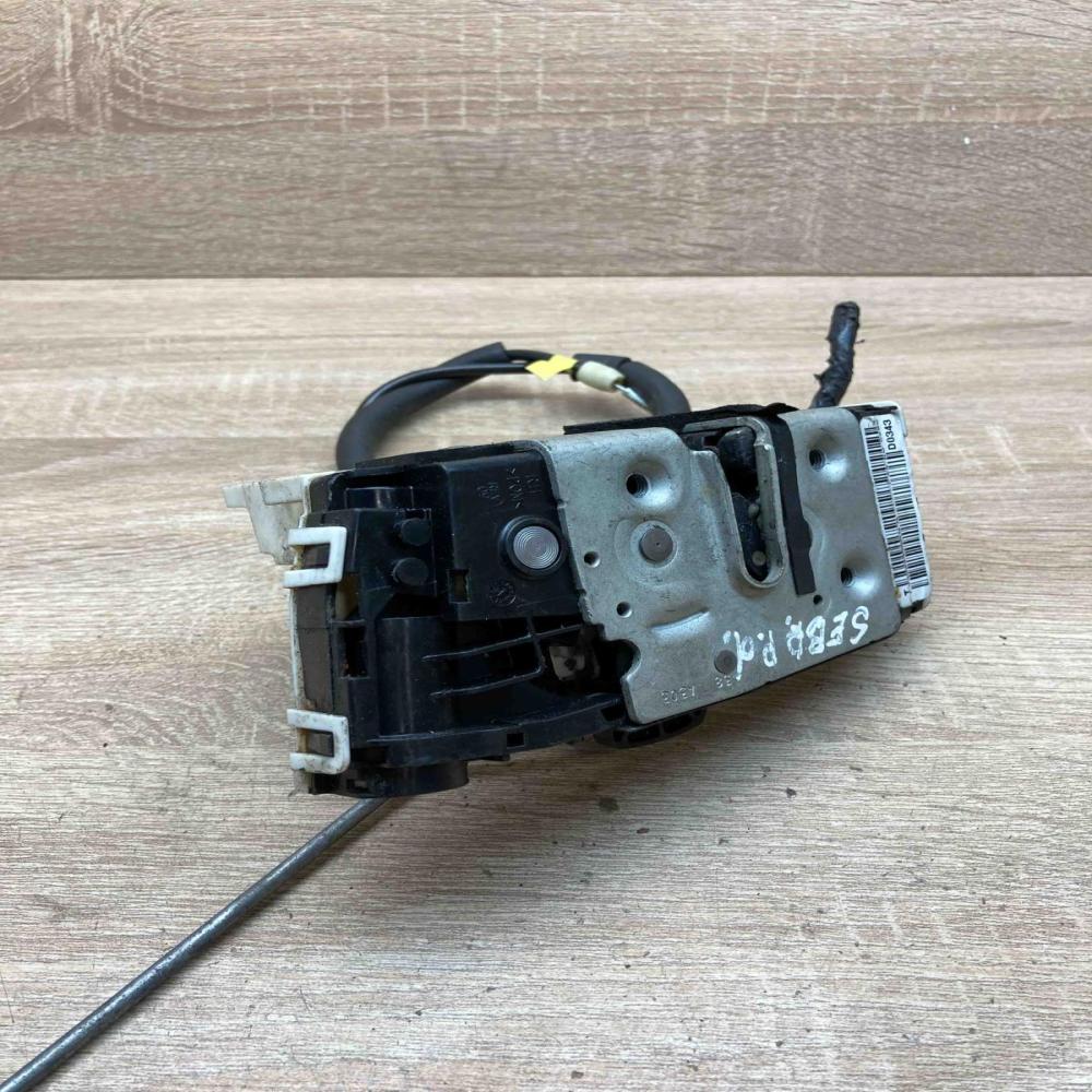 04589440 P04589440AG  Front door lock Chrysler Sebring (JS)