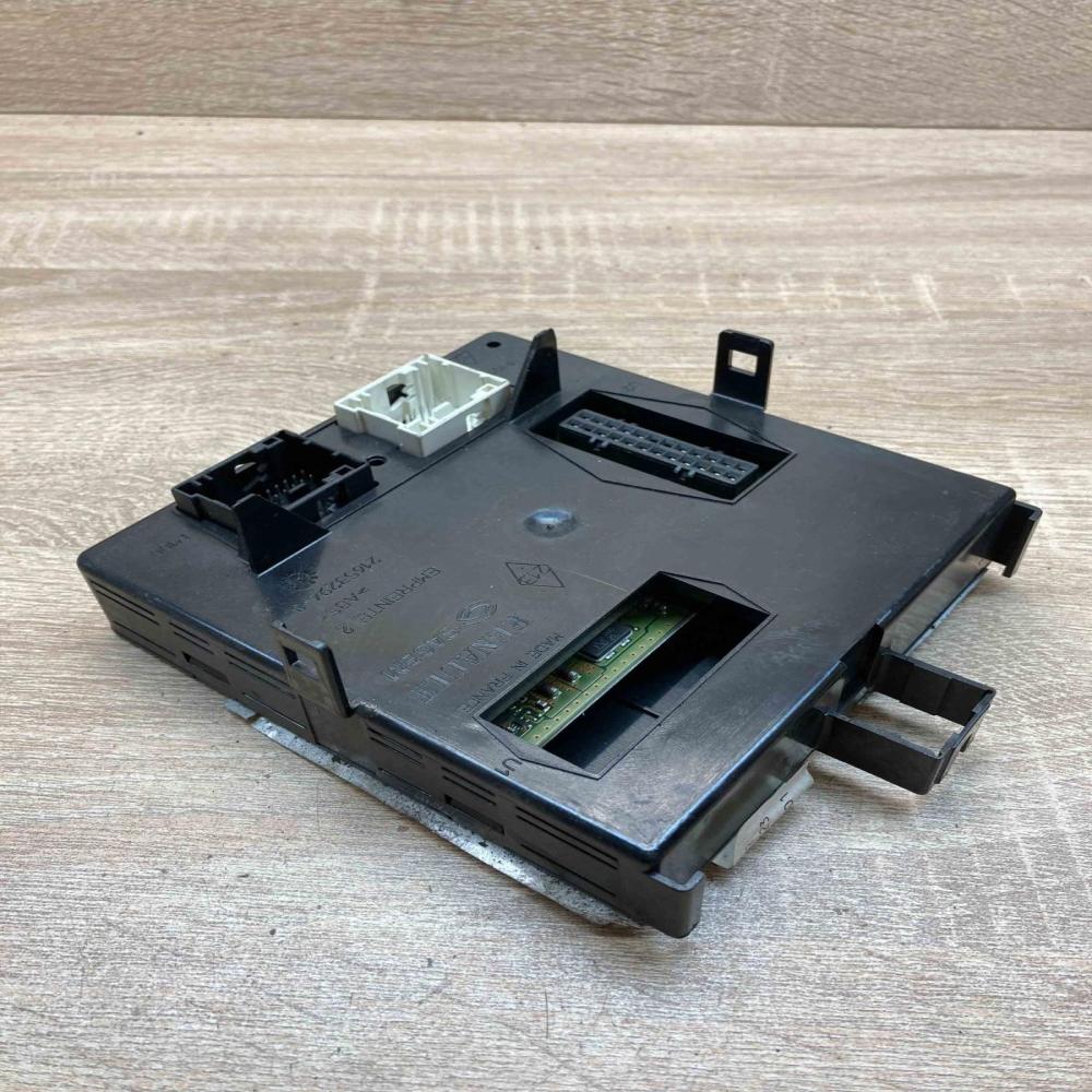 8200228549 21653294 8  Fuse module Renault Laguna II