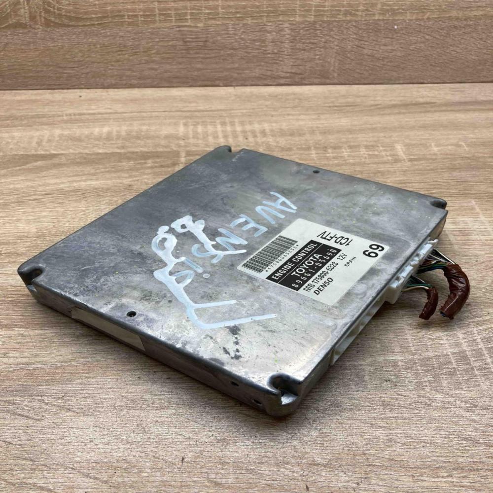 89661 05690 MB175800 6323  Engine control unit/module ECU Toyota Avensis T250