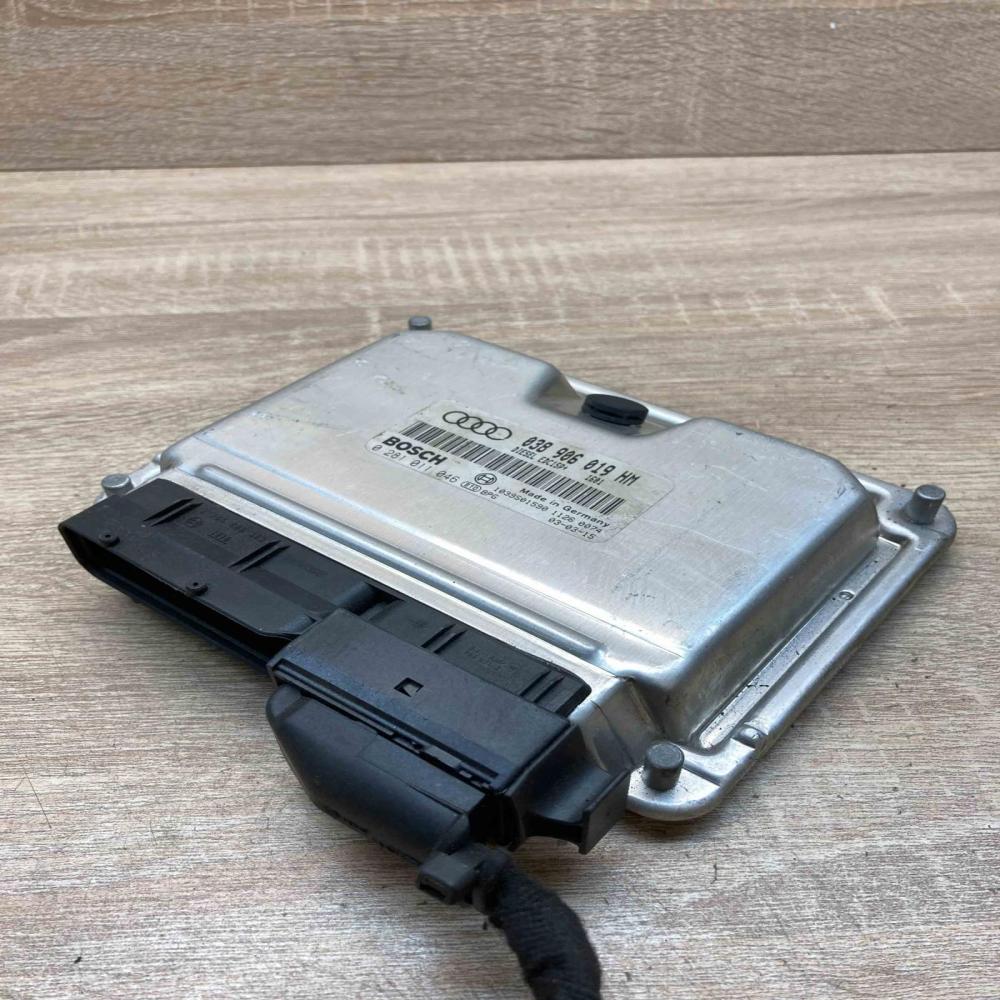 038906019HM 0281011046  Engine control unit/module ECU Audi A6 S6 C5 4B