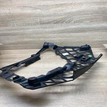 3G0807177E   Front bumper mounting bracket Volkswagen PASSAT B8