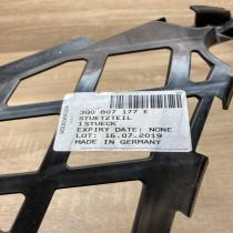 3G0807177E   Front bumper mounting bracket Volkswagen PASSAT B8