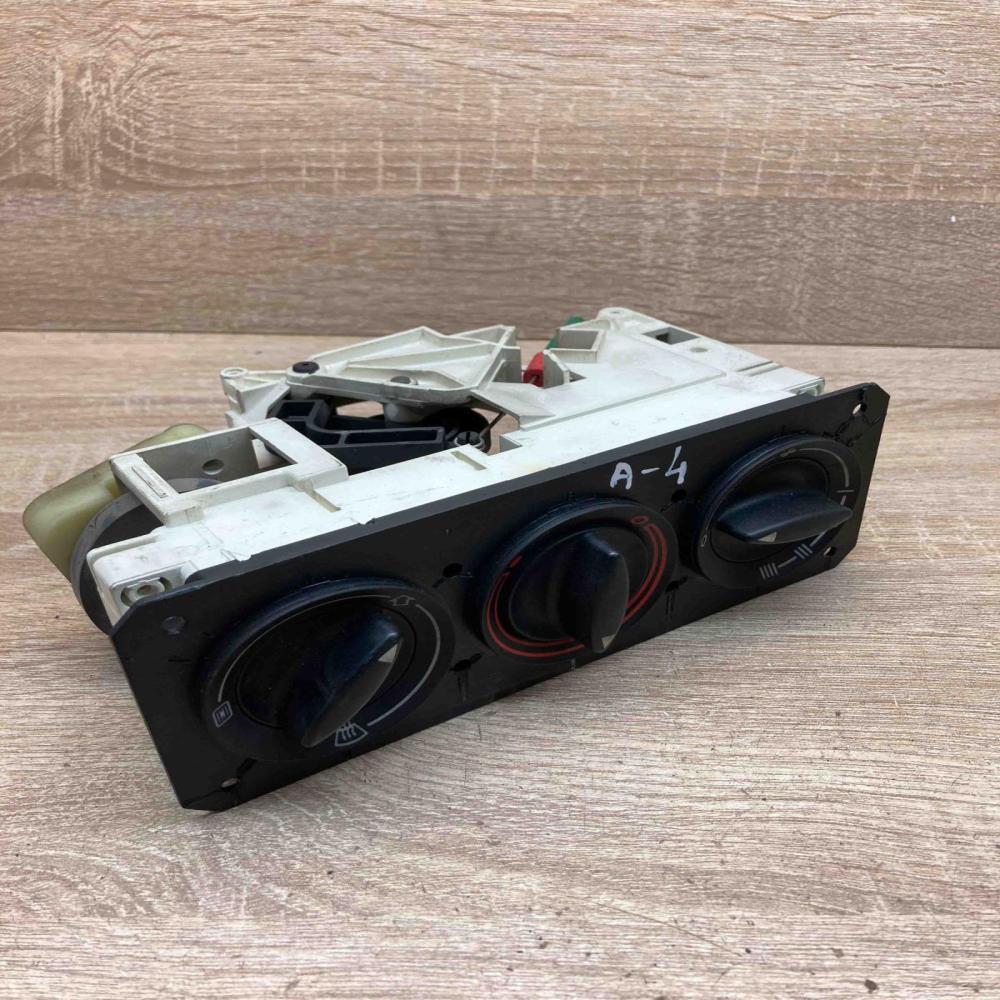071295A   Climate control unit Audi A4 S4 B5 8D
