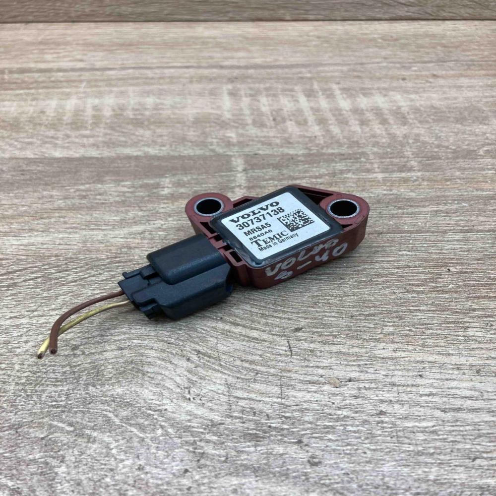 30737138   Airbag deployment crash/impact sensor Volvo S40