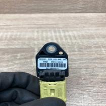 89833 05010   Airbag deployment crash/impact sensor Toyota Avensis T250
