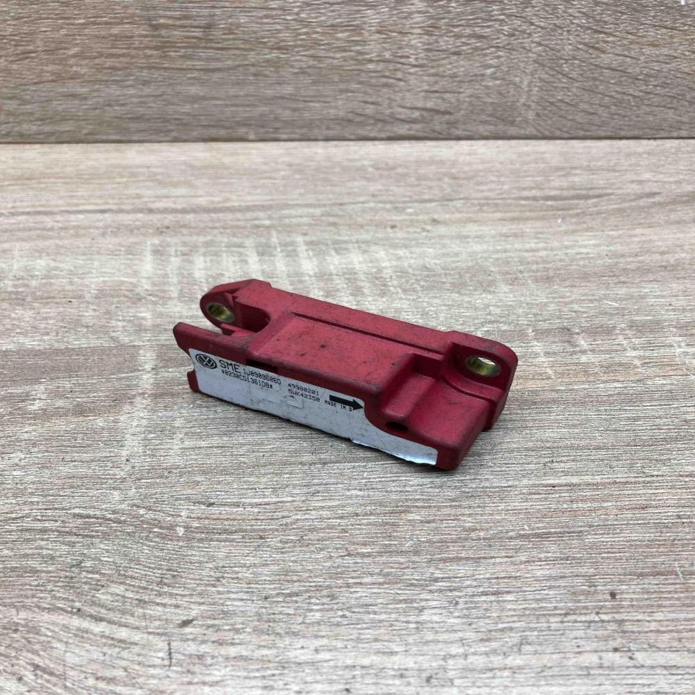 IJ0909606D 49980201  Airbag deployment crash/impact sensor Volkswagen Golf IV