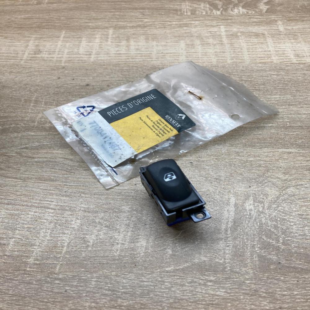7700417487   Electric window control switch Renault Laguna I