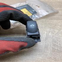 7700417487   Electric window control switch Renault Laguna I