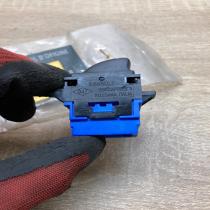 7700417487   Electric window control switch Renault Laguna I