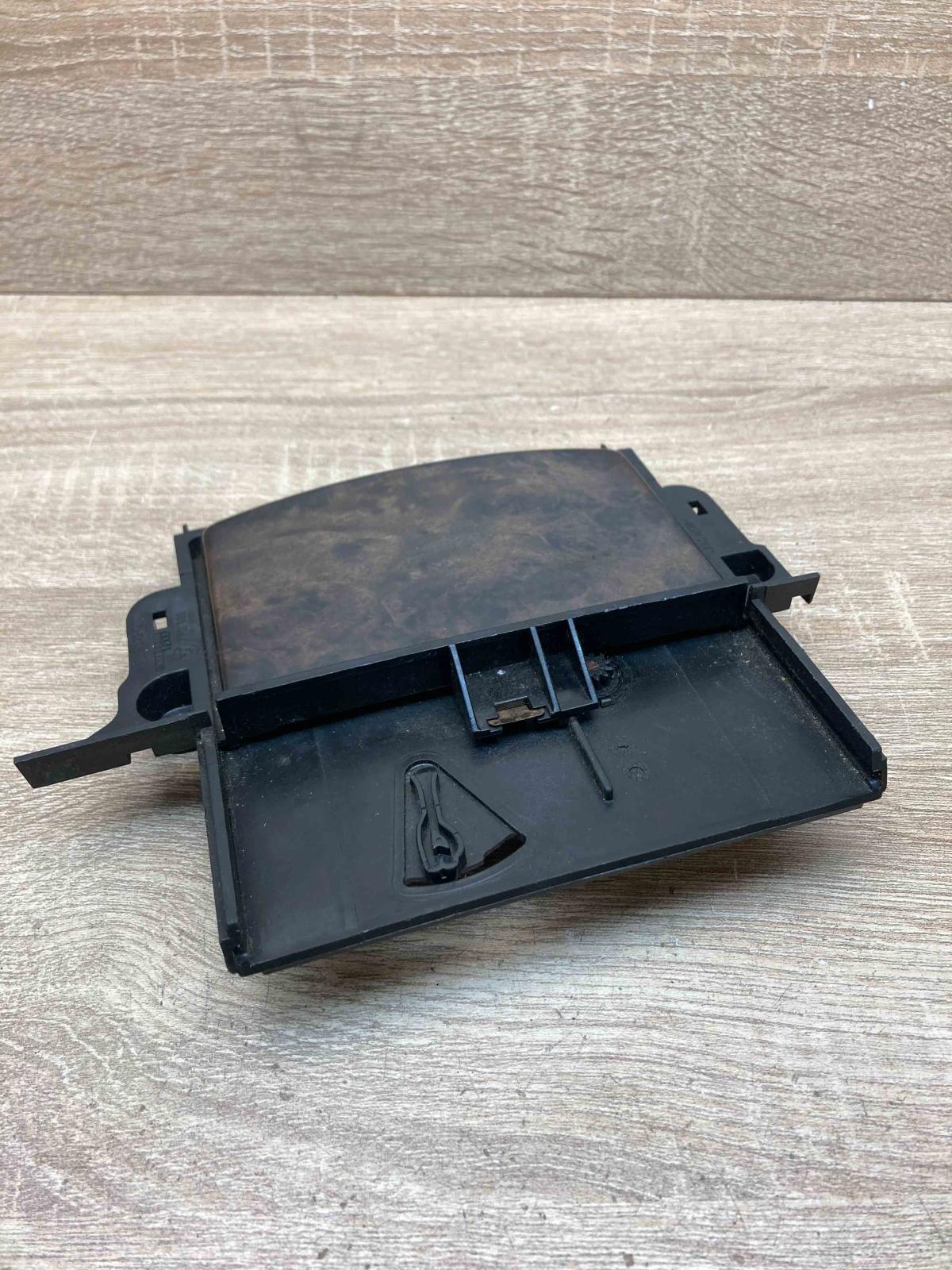 7112006 31629 0100  Car ashtray BMW 5 E60 E61