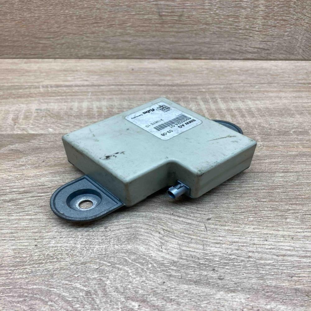 6935024 213675 10  Aerial antenna amplifier BMW 5 E60 E61