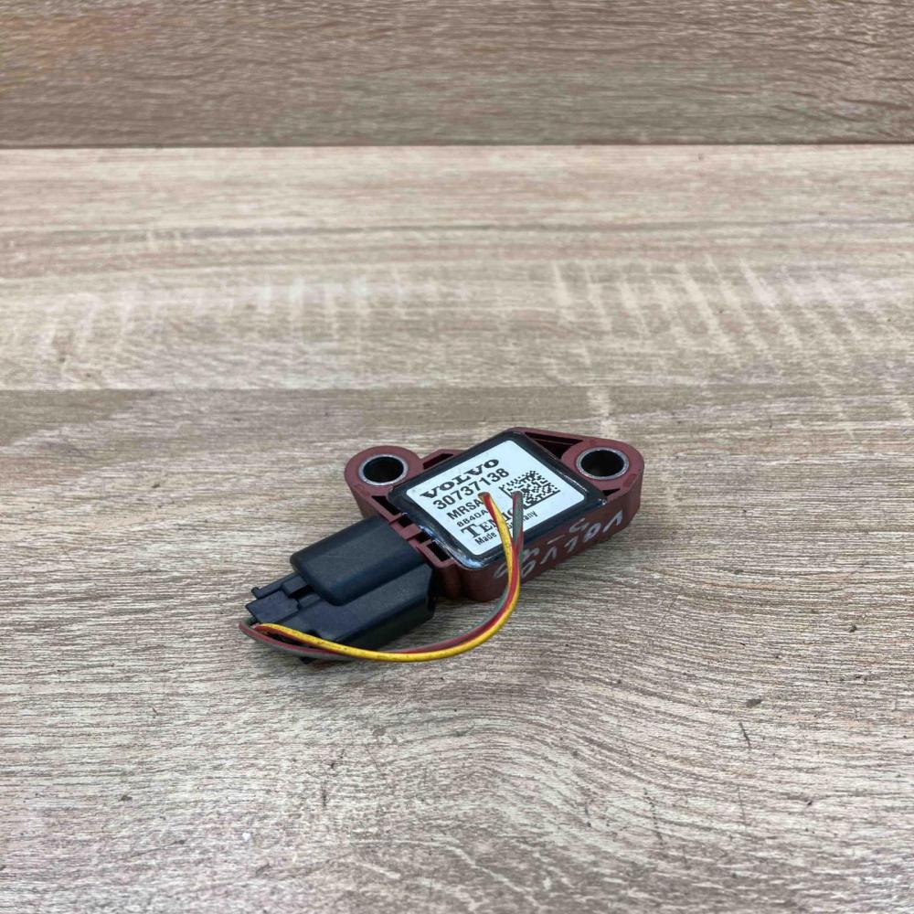 30737138 8840A6  Airbag deployment crash/impact sensor Volvo S40