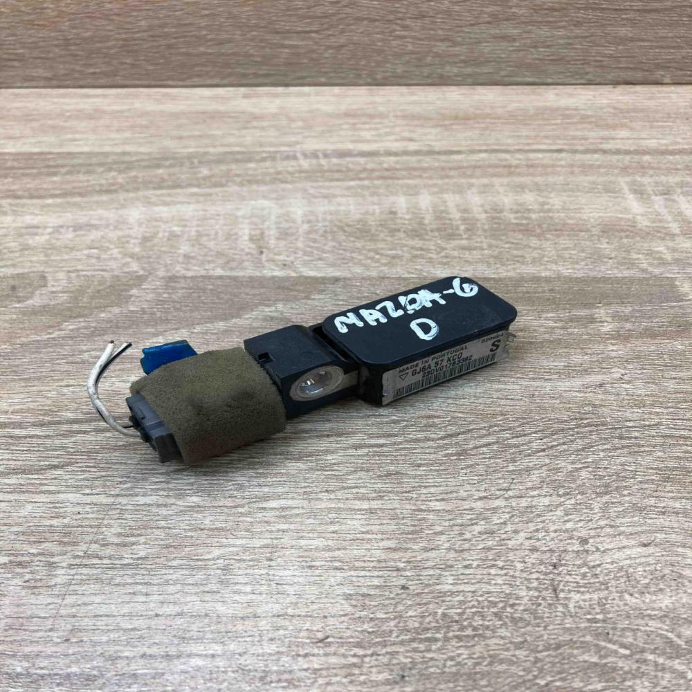 GJ6A 57 KC0   Airbag deployment crash/impact sensor Mazda 6
