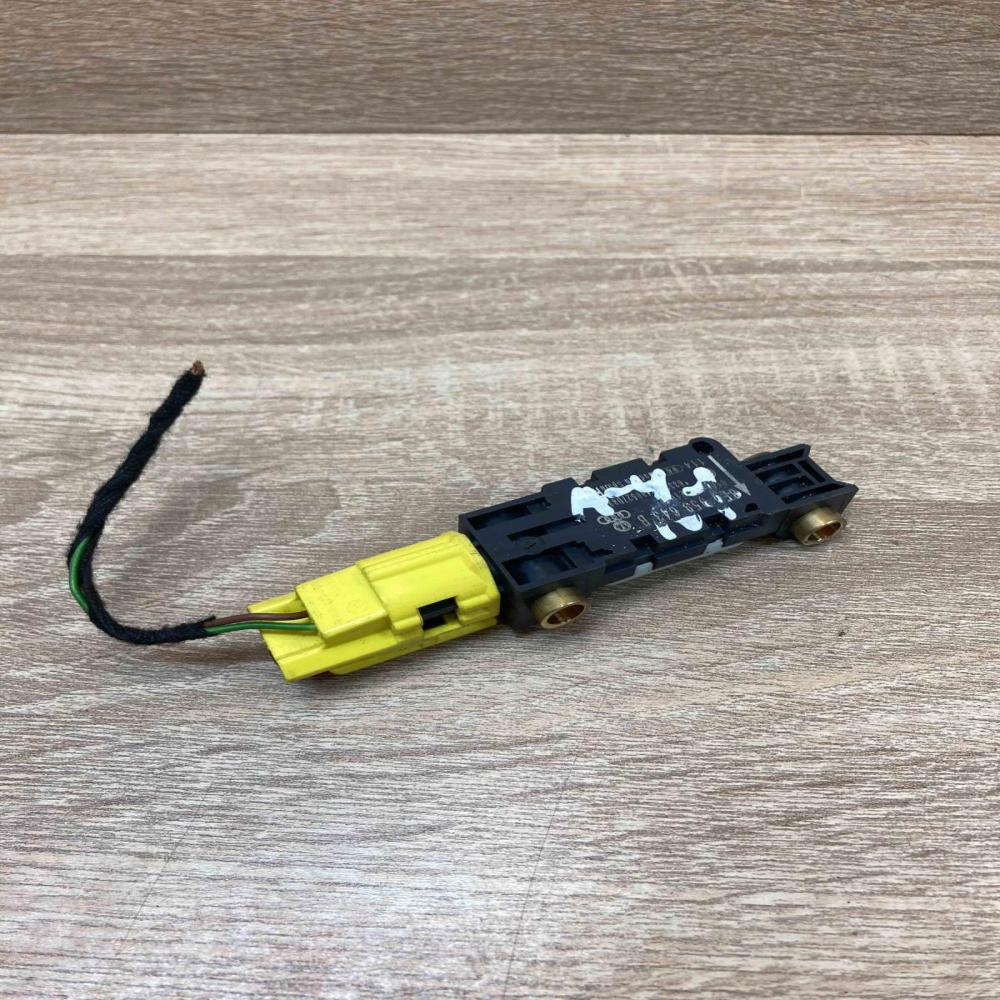 8E0959643B   Airbag deployment crash/impact sensor Audi A4 S4 B6 8E 8H