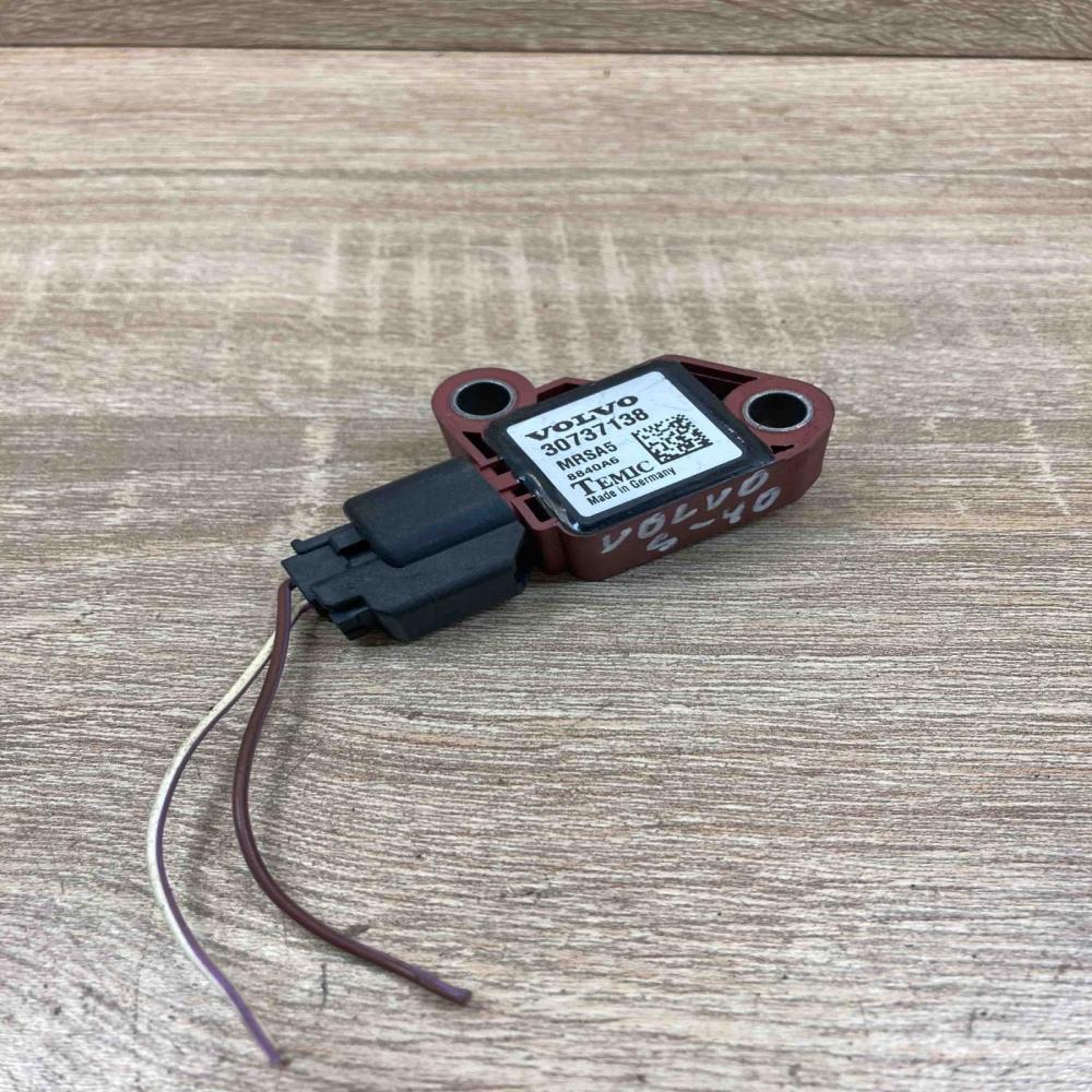 30737138 8840A6  Airbag deployment crash/impact sensor Volvo V50