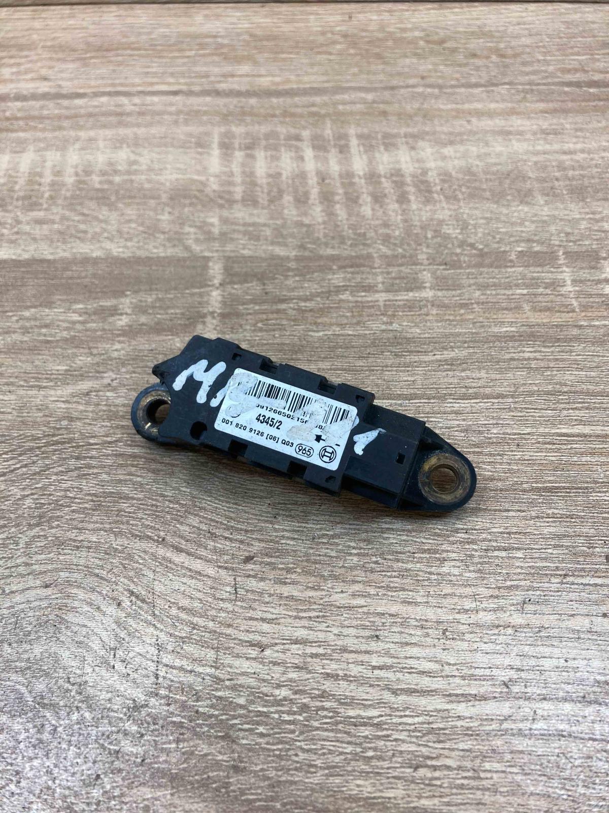 0018209126   Airbag deployment crash/impact sensor Mercedes-Benz C W203