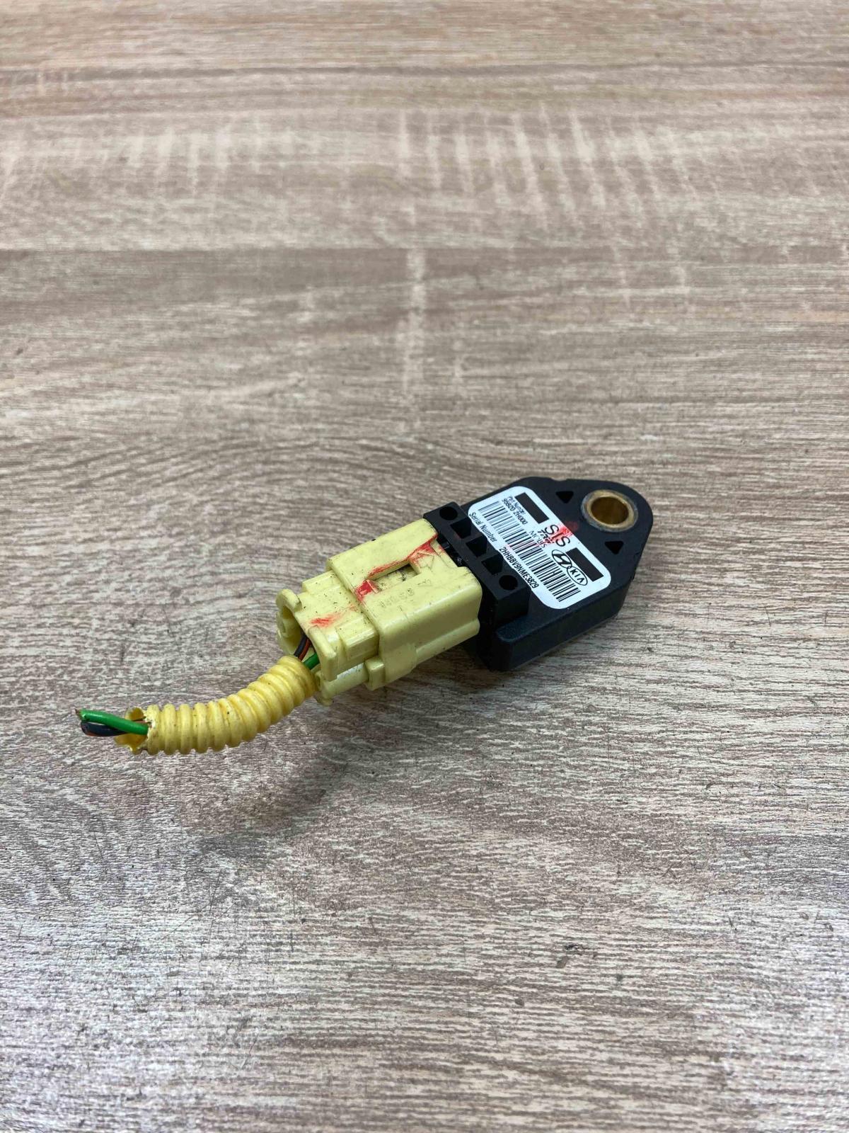 95920 2H000   Airbag deployment crash/impact sensor Hyundai i30