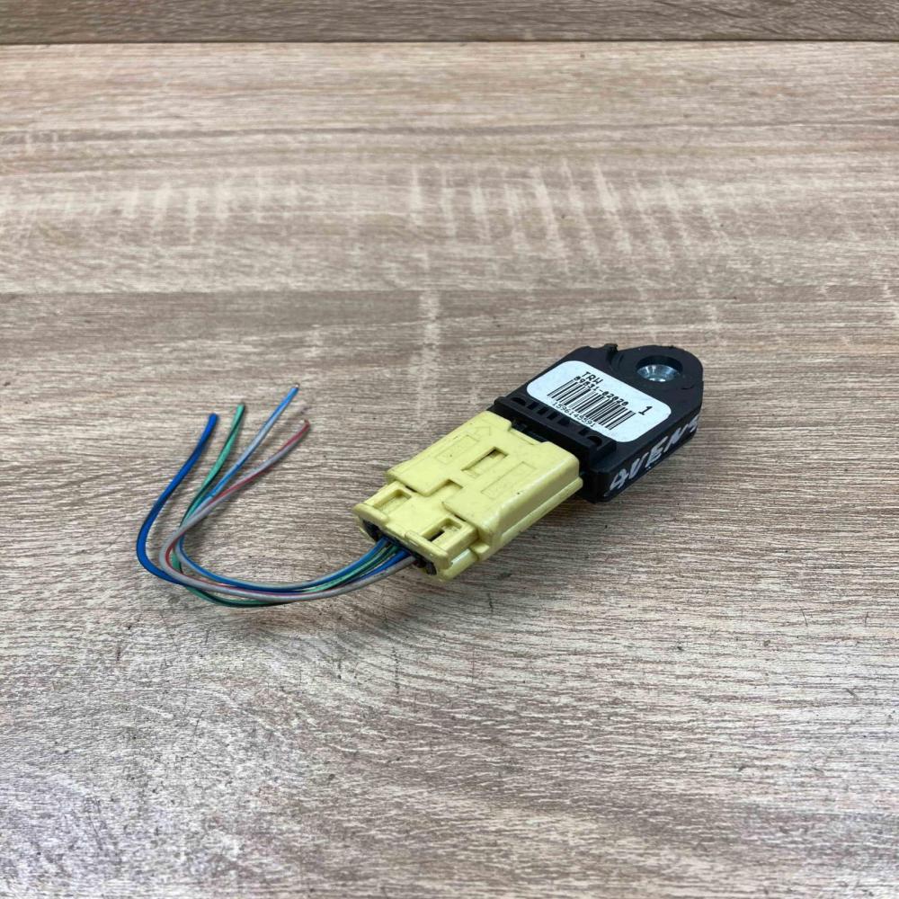 89831 02020   Airbag deployment crash/impact sensor Toyota Avensis T250