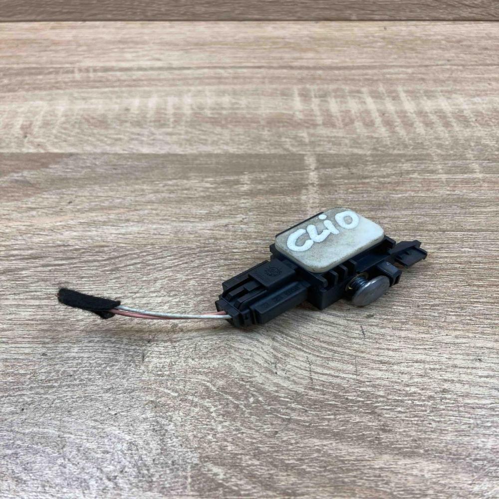 8200529572 402892  Airbag deployment crash/impact sensor Renault Clio II