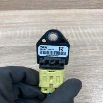 89833 05010 R  Airbag deployment crash/impact sensor Toyota Avensis T250