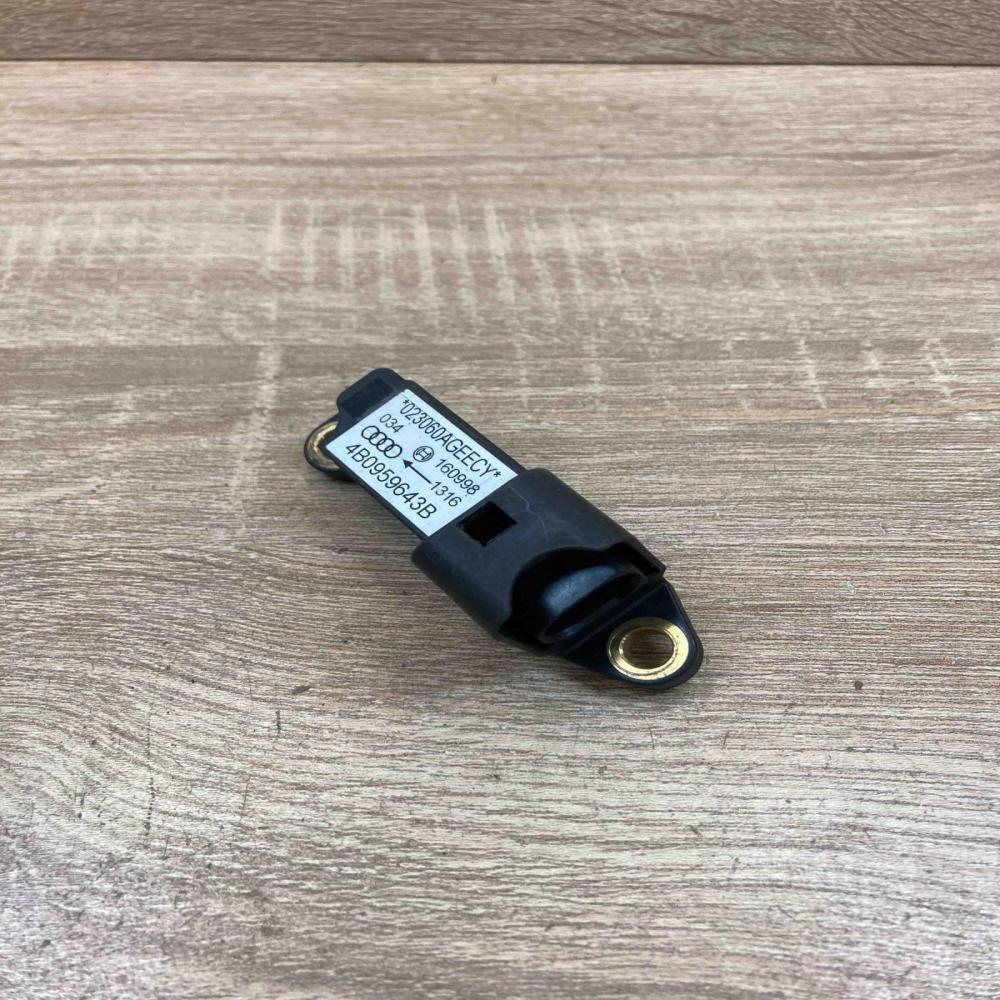 4B0959643B   Airbag deployment crash/impact sensor Audi A6 S6 C5 4B