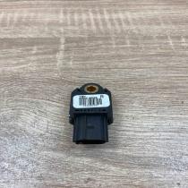89833 05020 R  Airbag deployment crash/impact sensor Toyota Avensis T250