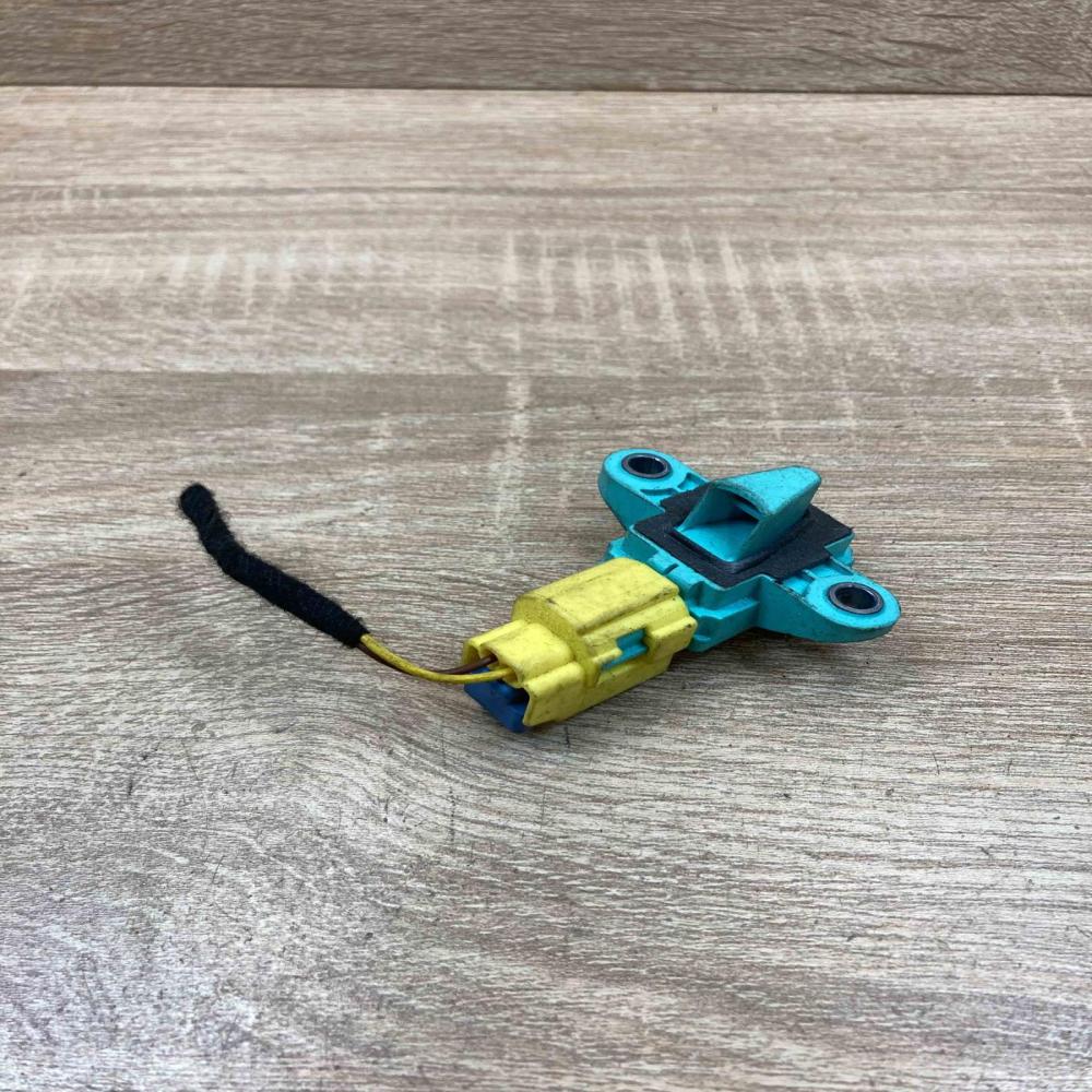 8K0955557C   Airbag deployment crash/impact sensor Audi A4 S4 B8 8K