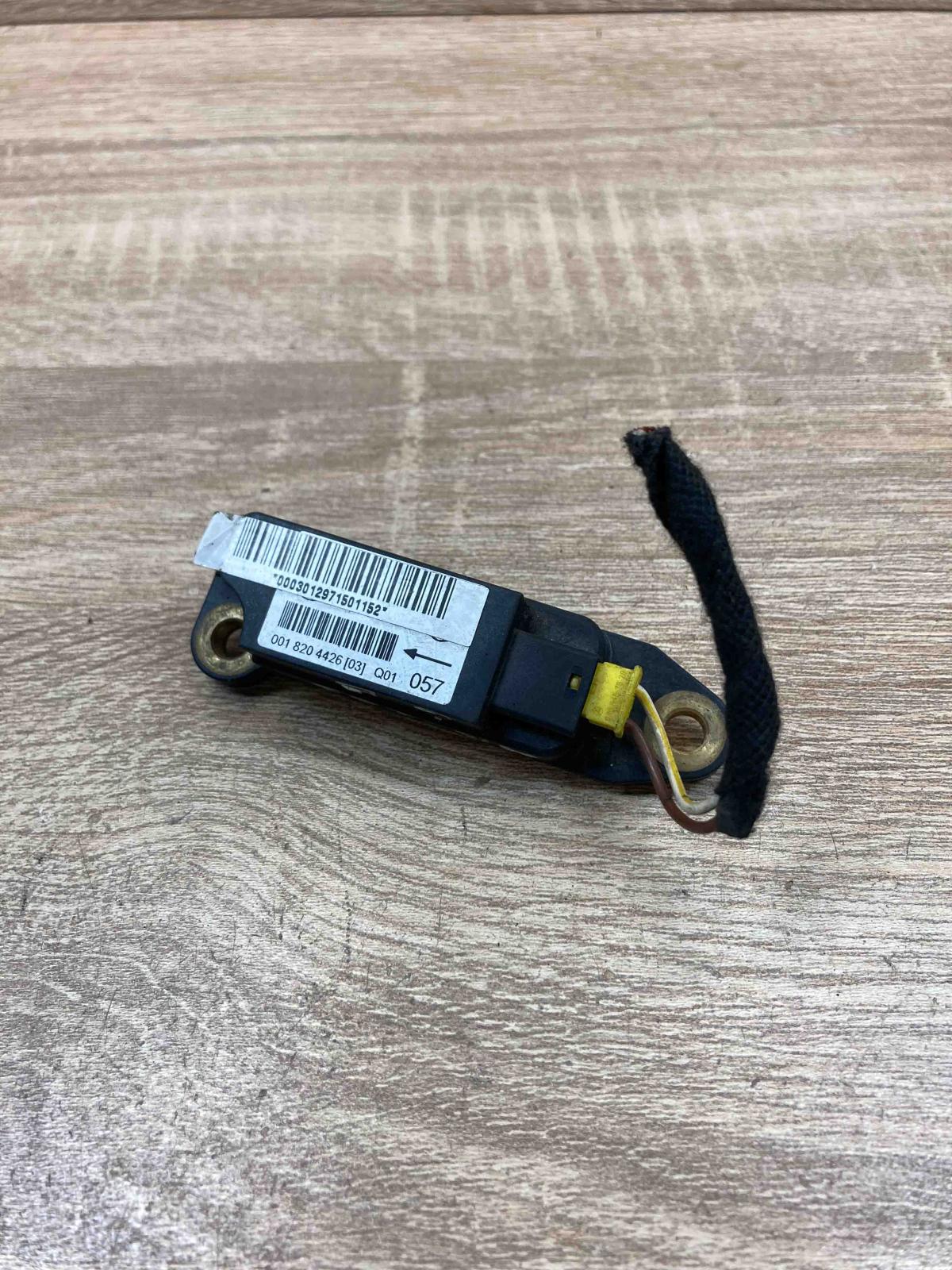 0018204426   Airbag deployment crash/impact sensor Mercedes-Benz CLK A209 C209